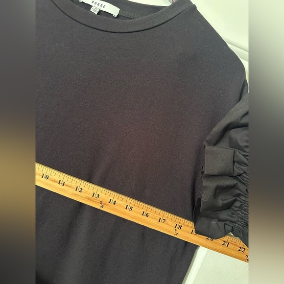 RO & DE XS Black SOFT Stretchy Crew Neck Ruffled Sleeve Smile Hem Hi Lo MADE USA - Picture 8 of 11
